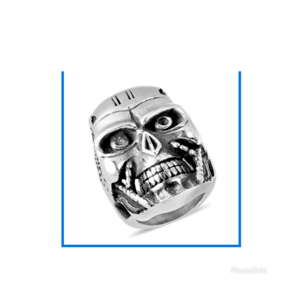 Men Skull Ring in Black Oxidized Stainless Steel - Picture 1 of 8